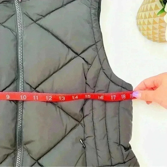 Tommy Hilfiger Black W/ Maroon Lining Crop Neck Puffer Zip Sleeveless Vest SizeM - Picture 14 of 15